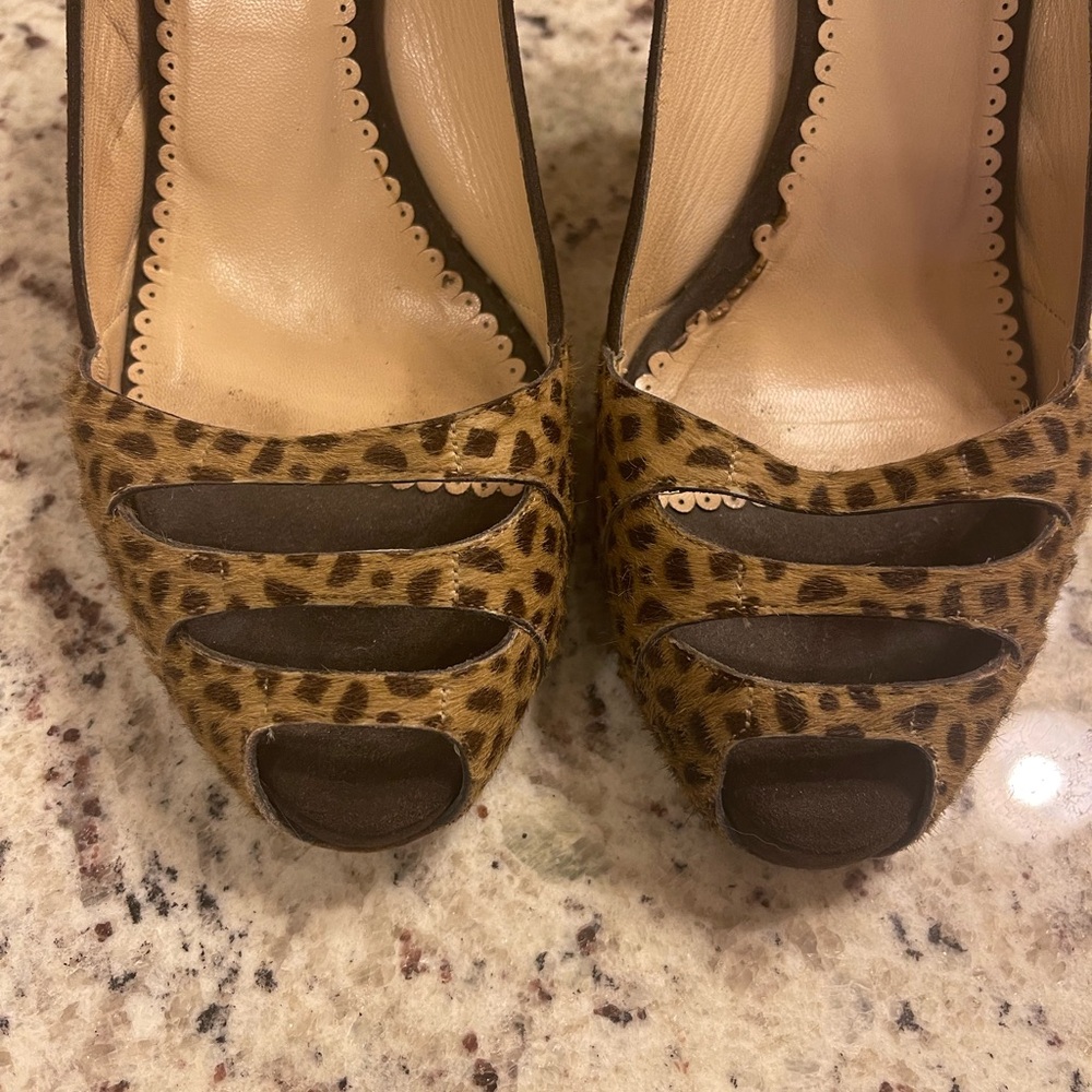 Oscar de la Renta Leopard Print Slingback Peep-Toe Heels - Picture 4 of 7